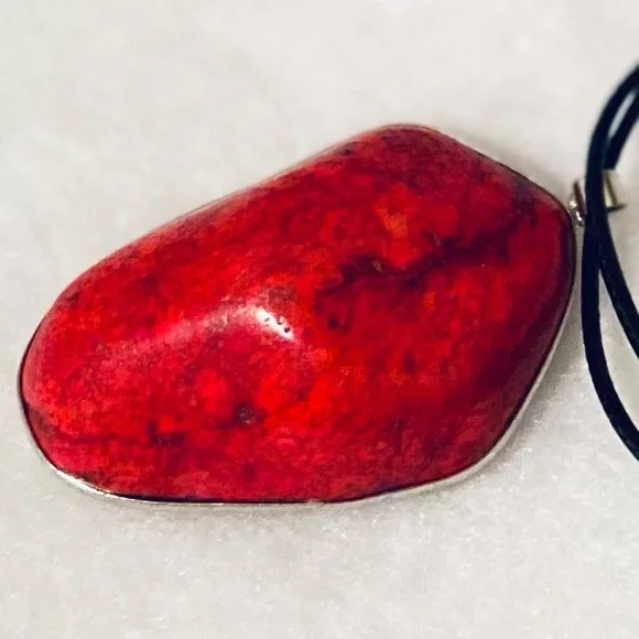 Vibrant Red Turquoise Gemstone Pendant Necklace - Picture 4 of 4